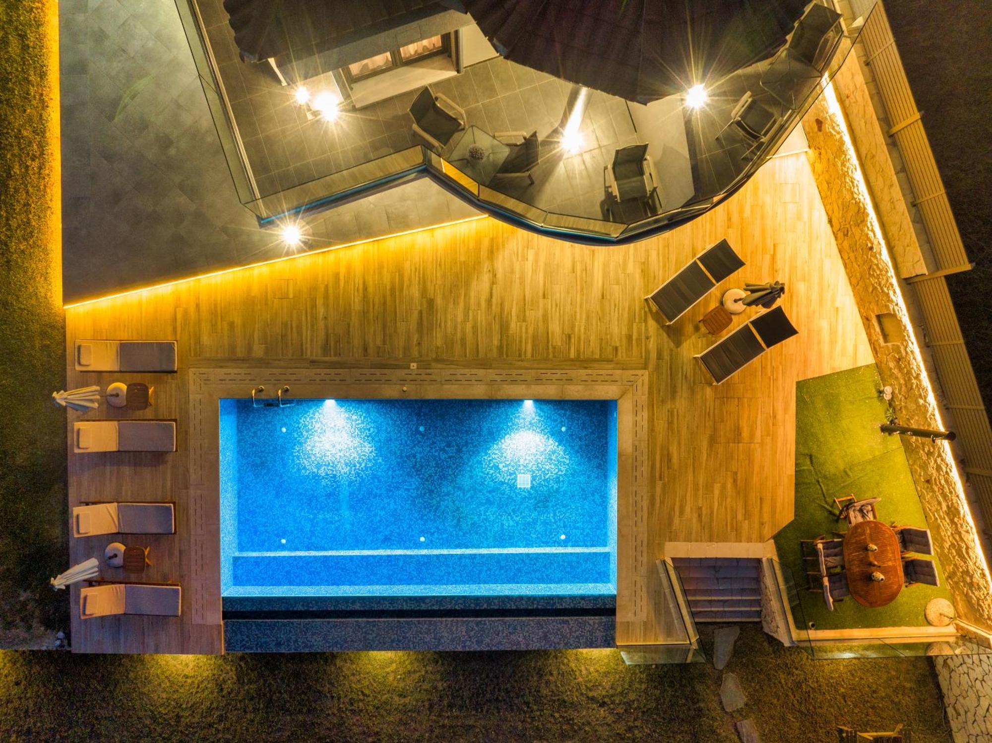 Violet Front Private Villa