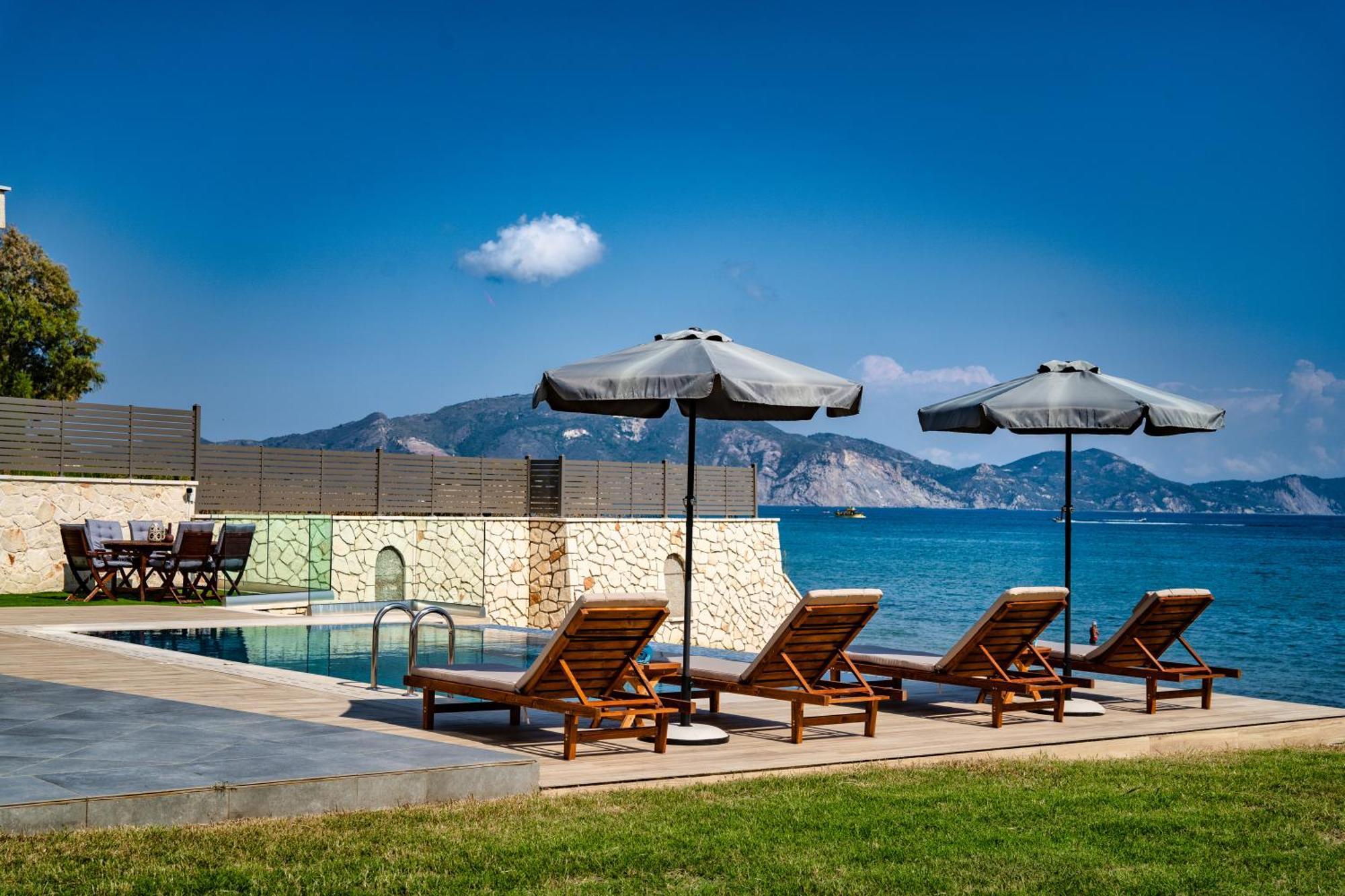 Villa Violet Front Private